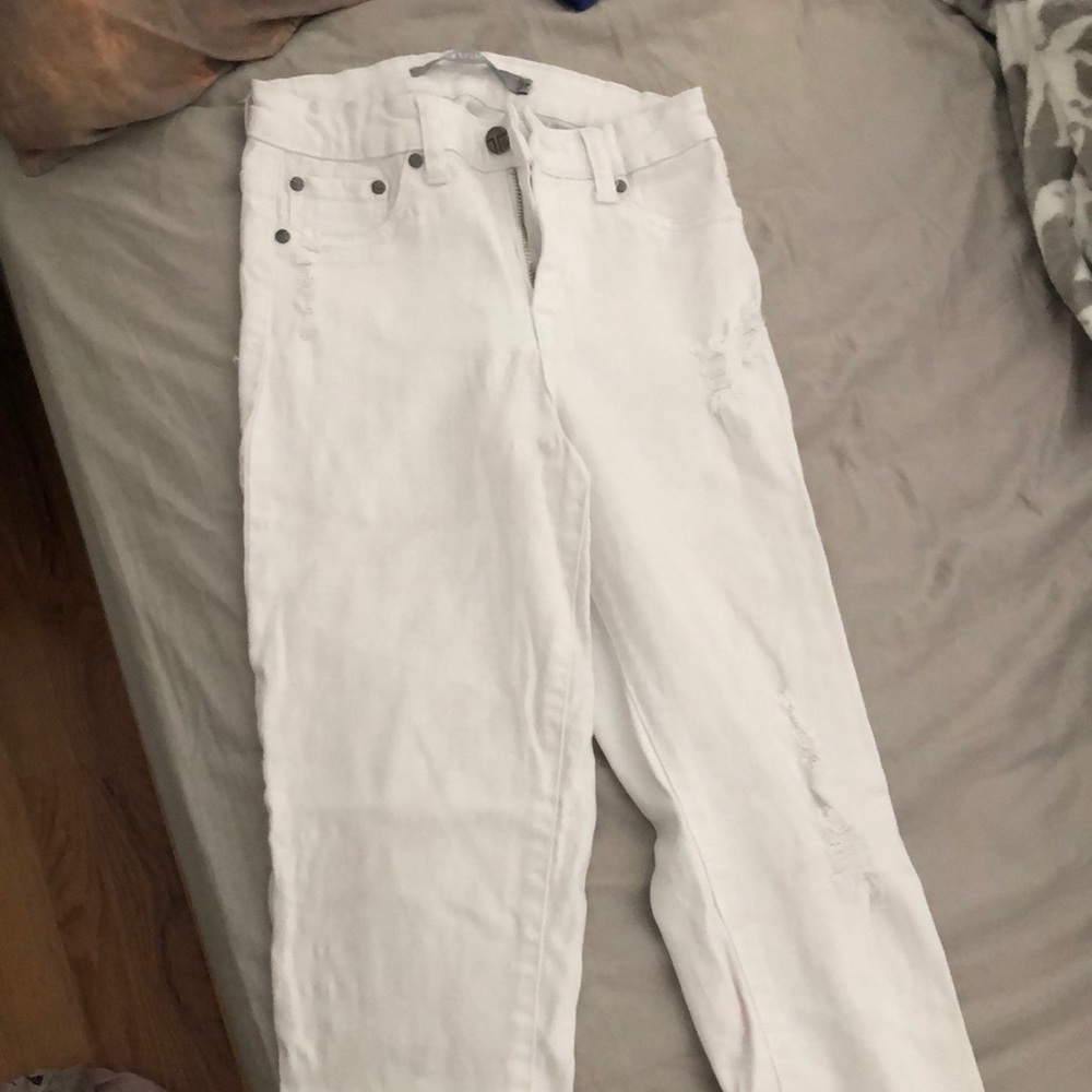 White skinny jeans